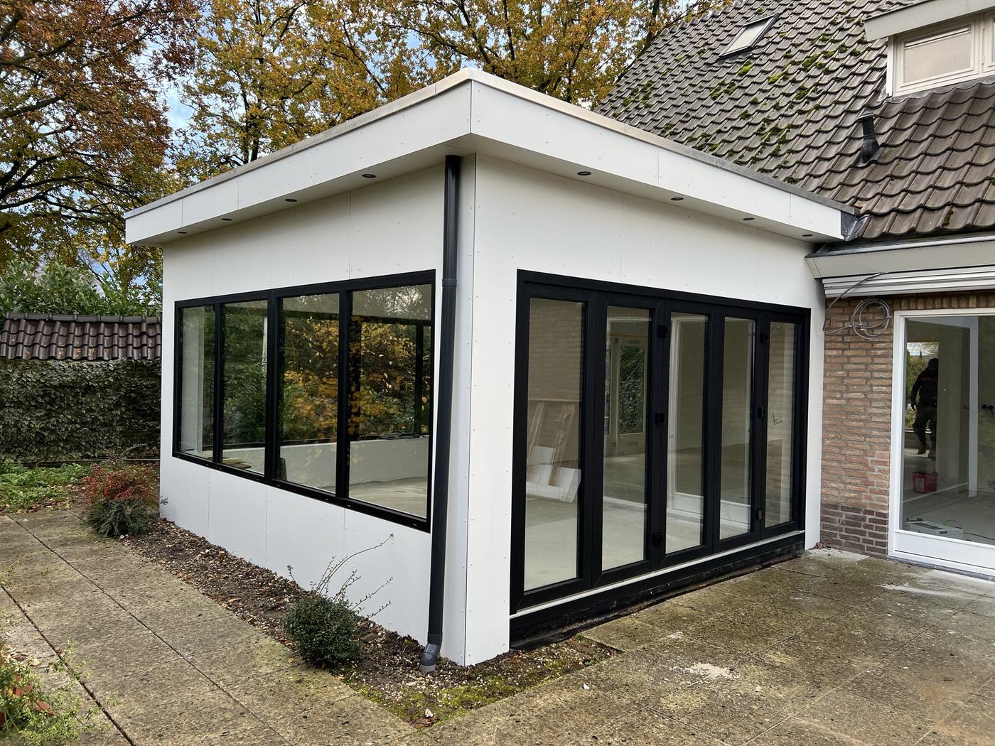 Uitbouw met hoekpui in Alphen